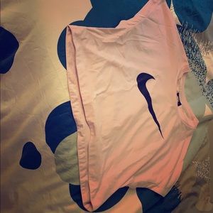 Cropped Nike shirt